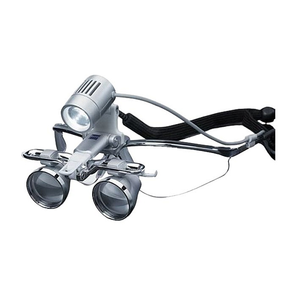 Zeiss EyeMag Light II - мощный LED-осветитель с максимальной интенсивностью освещения 50000 люкс для высокой детализации